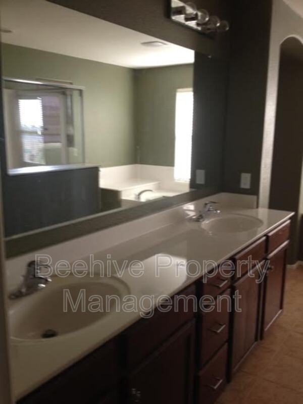 2947 N Evergreen St - Photo 6 of 10