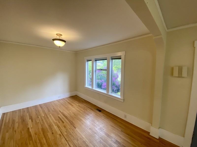 5620 40th Ave Sw - Photo 4 of 25