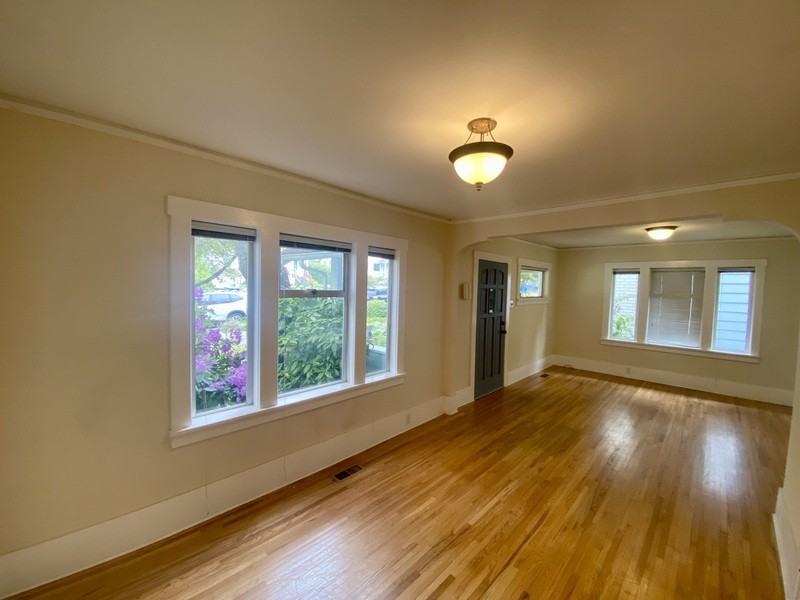 5620 40th Ave Sw - Photo 5 of 25