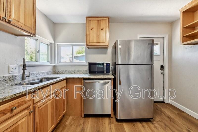 1252 Xanthia St - Photo 3 of 20