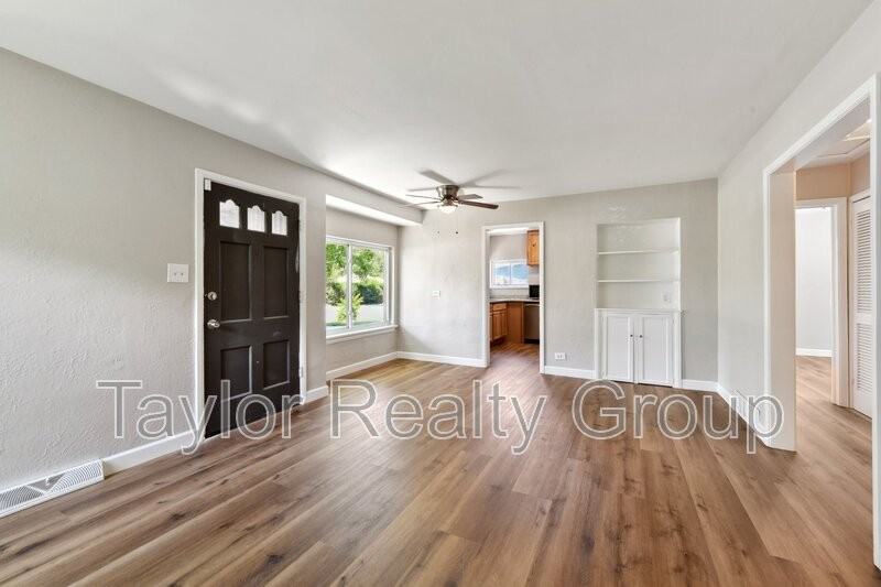 1252 Xanthia St - Photo 6 of 20