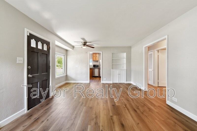 1252 Xanthia St - Photo 7 of 20