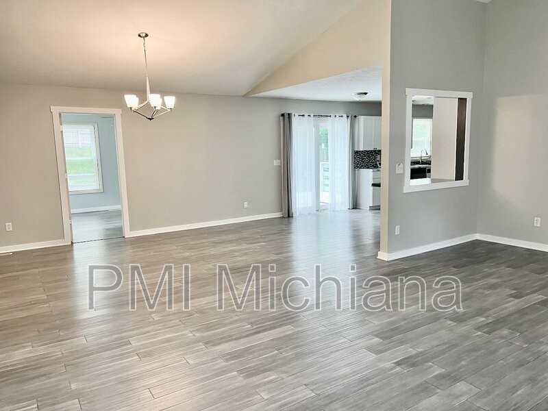 10328 Rosewood Ct - Photo 2 of 33