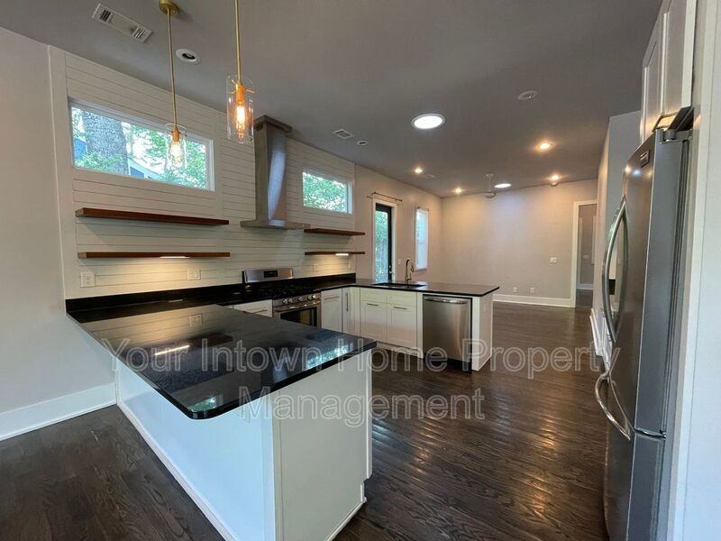 26 Walthall St Ne - Photo 2 of 27