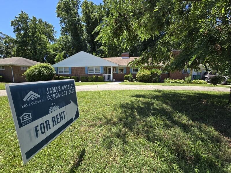 1670 E Tuckahoe St - Photo 2 of 4