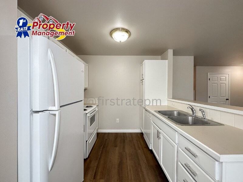 10022 W Garverdale Ln #102 - Photo 6 of 24