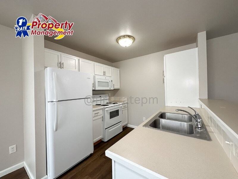 10022 W Garverdale Ln #102 - Photo 7 of 24