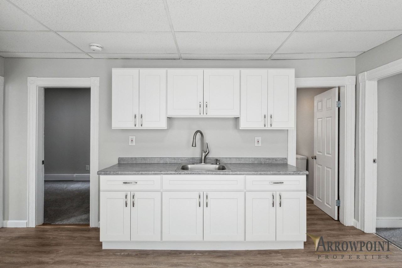 Jordan Court Apartments - Photo 2 of 17