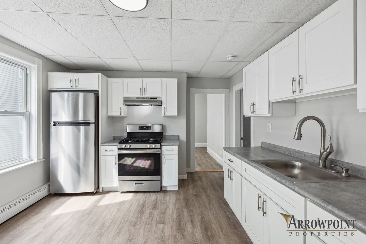 Jordan Court Apartments - Photo 3 of 17
