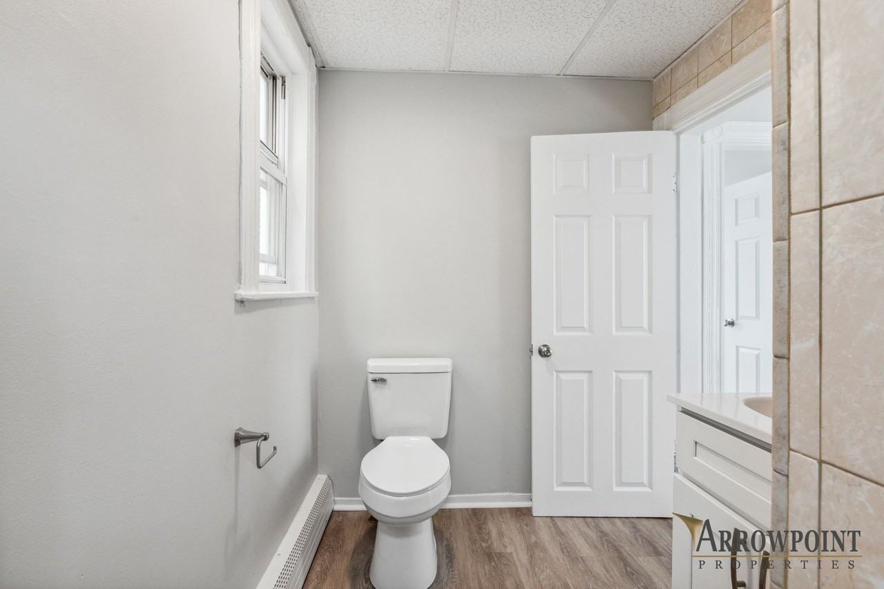Jordan Court Apartments - Photo 7 of 17