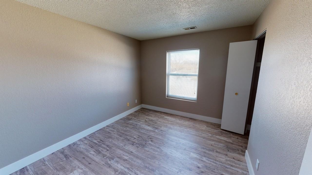 1201 S. Hutchins Ave - Photo 5 of 7