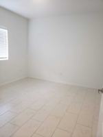 featured image of 405 E 7th St