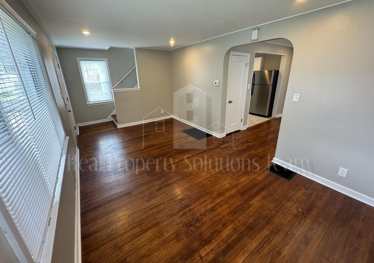 1074 Siebert Street - Photo 3 of 9