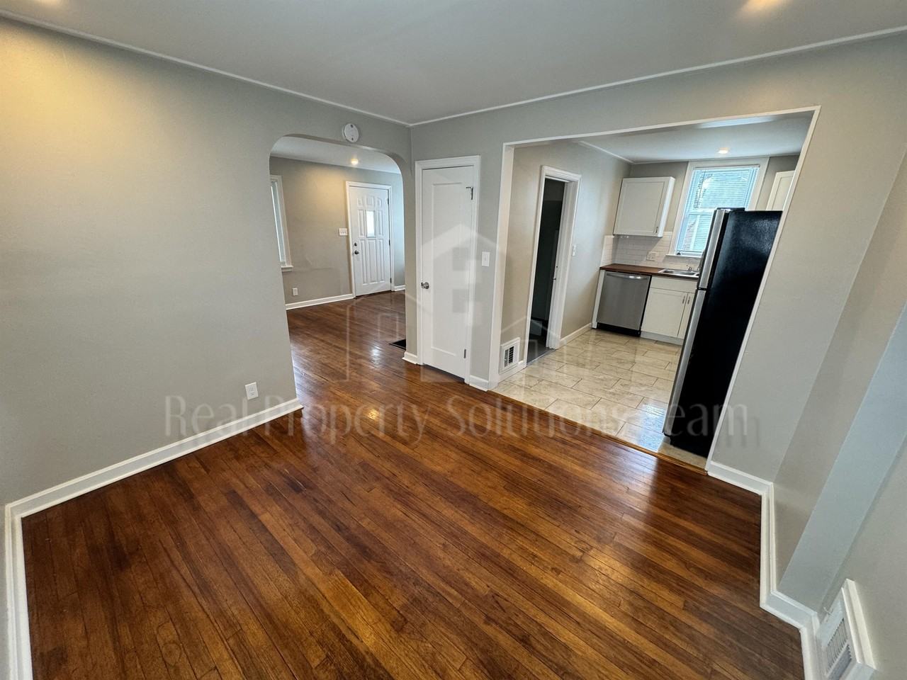 1074 Siebert Street - Photo 4 of 9