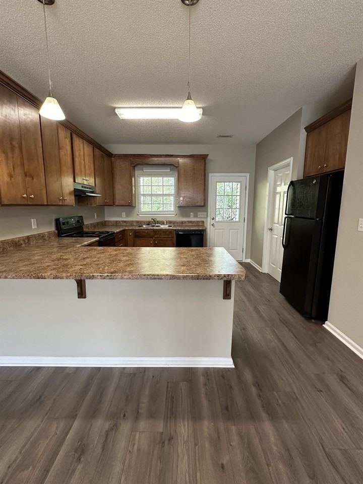 Creekside Villas - Photo 5 of 14