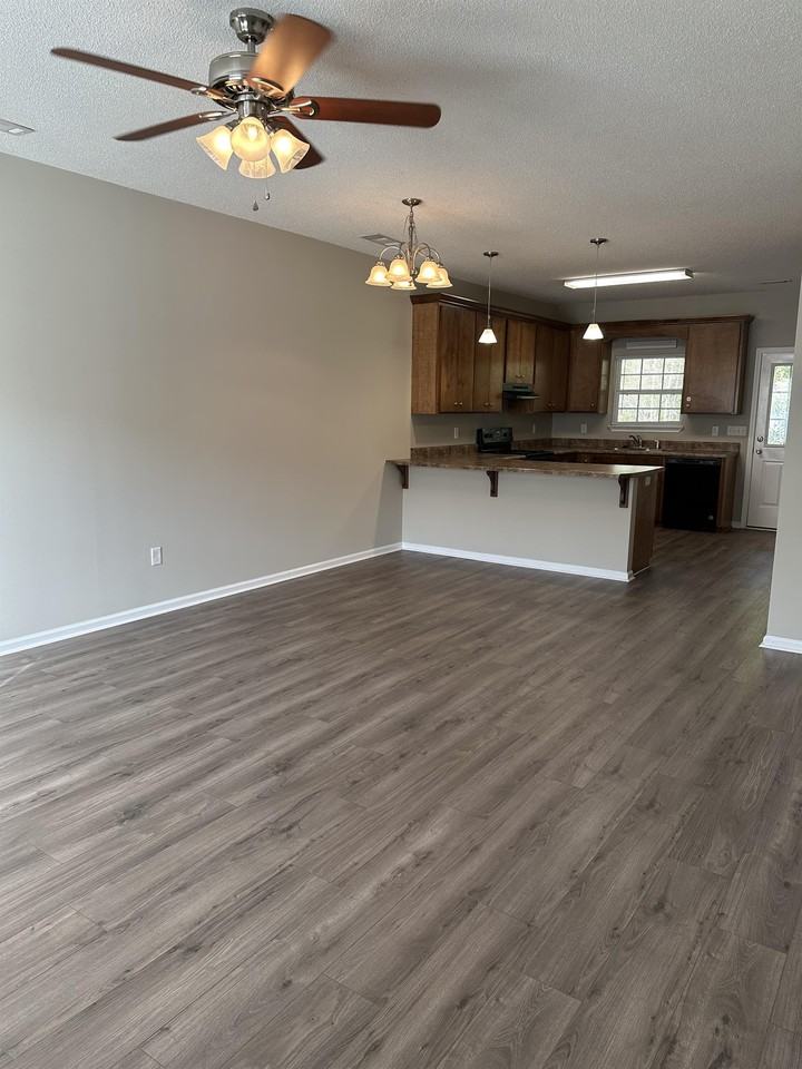 Creekside Villas - Photo 6 of 14