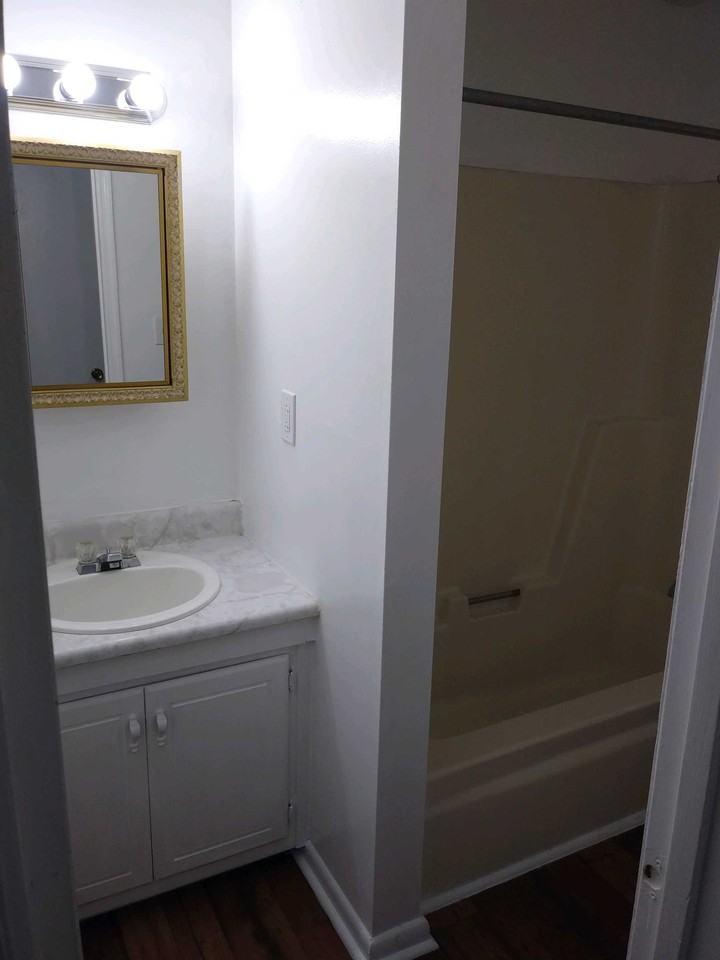 176 Gate Street - Photo 5 of 12