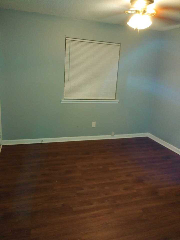 176 Gate Street - Photo 6 of 12