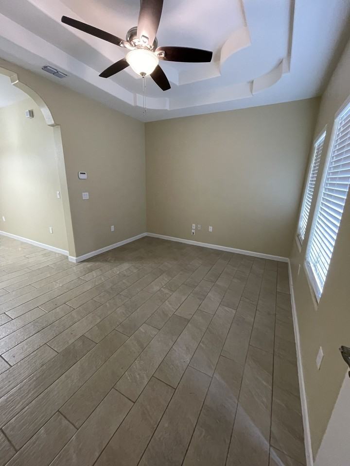 137 West Avenue D Unit B - Photo 2 of 9