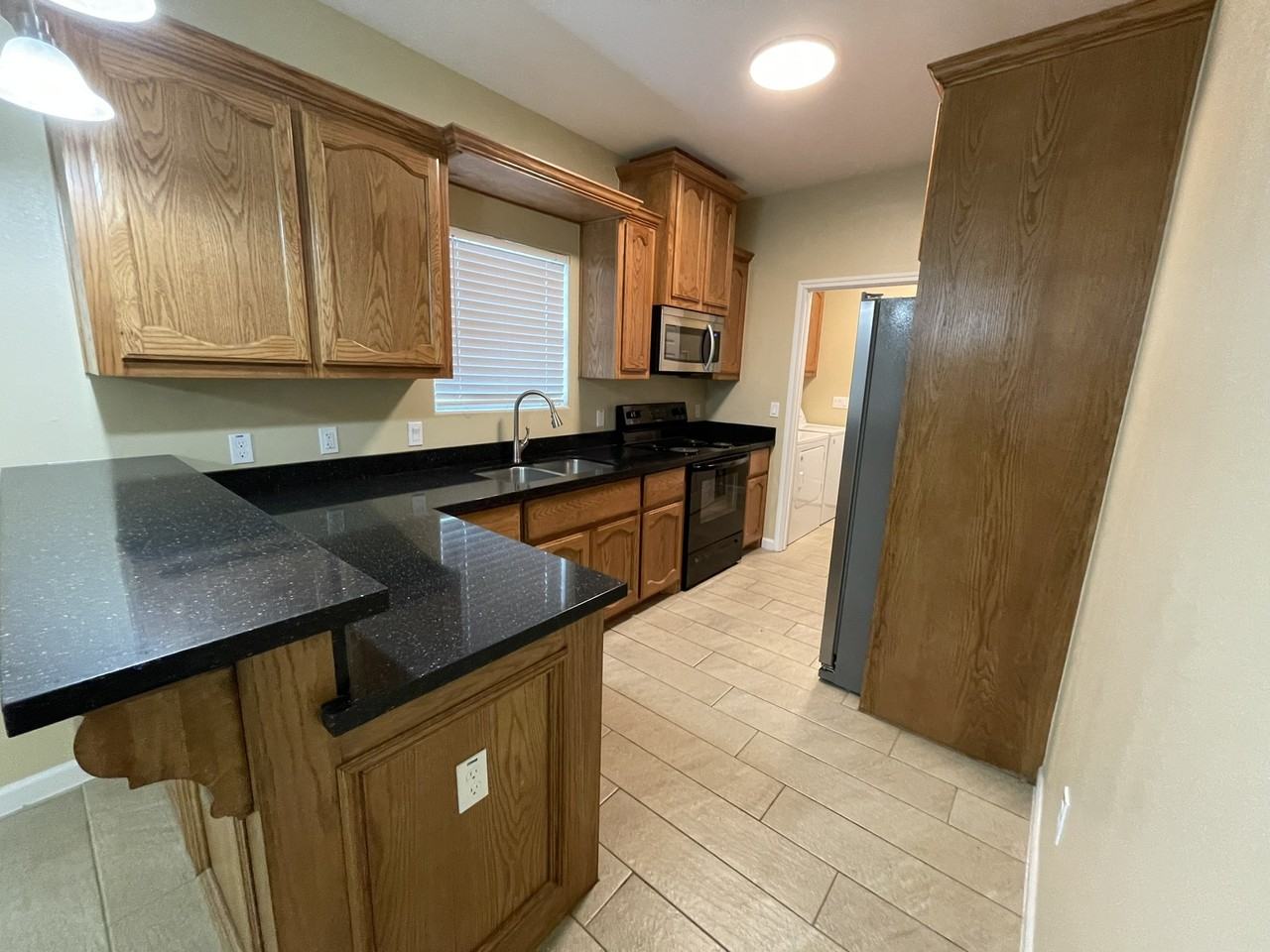 137 West Avenue D Unit B - Photo 3 of 9