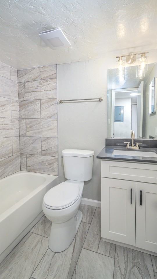 1533 South Bronough Street - Photo 2 of 28