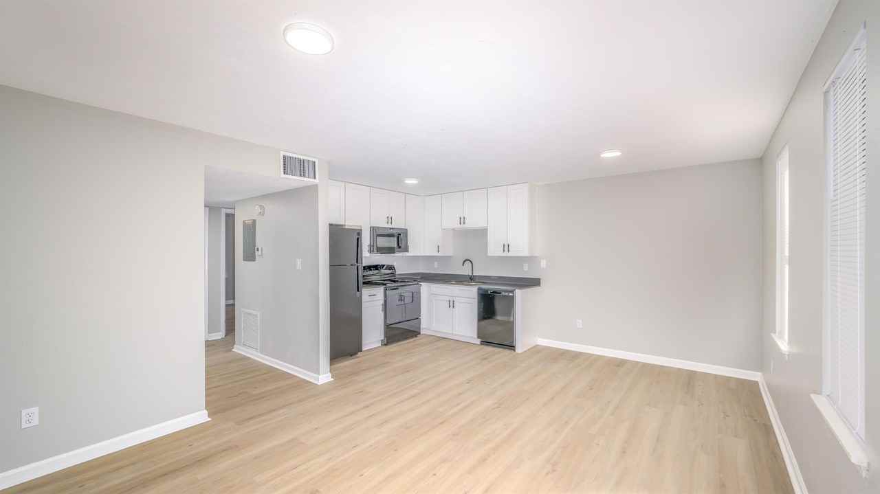 1533 South Bronough Street - Photo 4 of 28