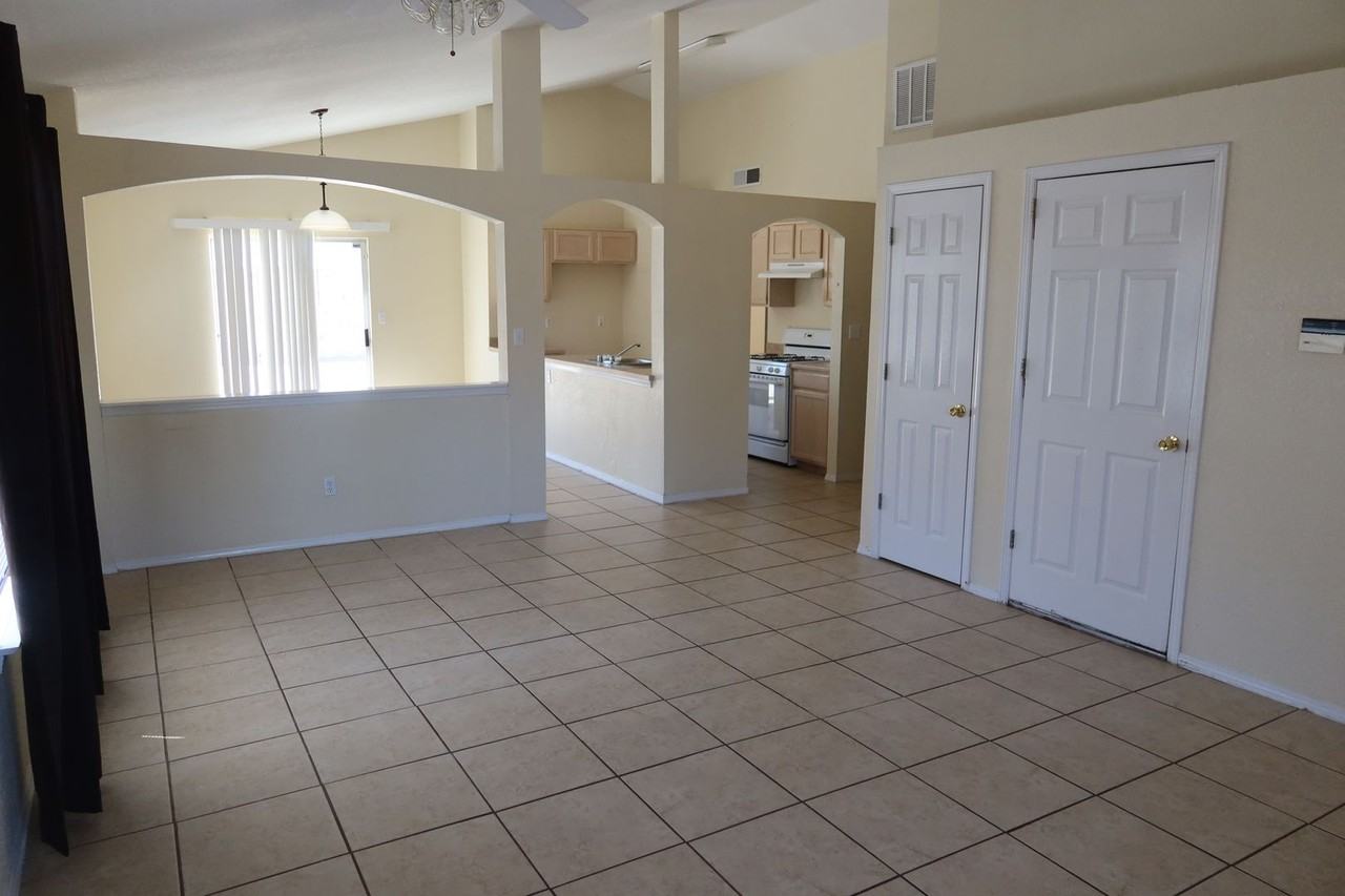 11884 Belfry Park Dr - Photo 2 of 23