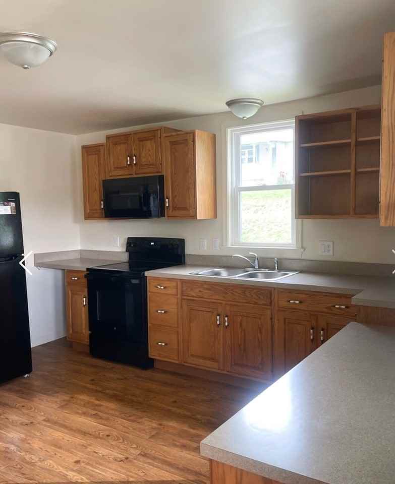 303-305 E. Maple Street - Photo 2 of 9