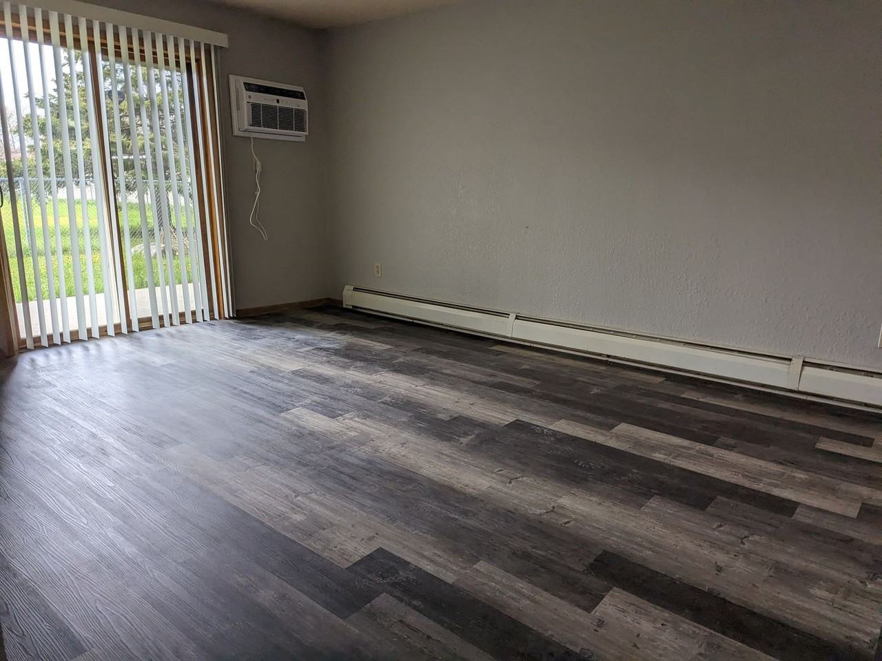 Woodcrest Apartments - Photo 3 of 18