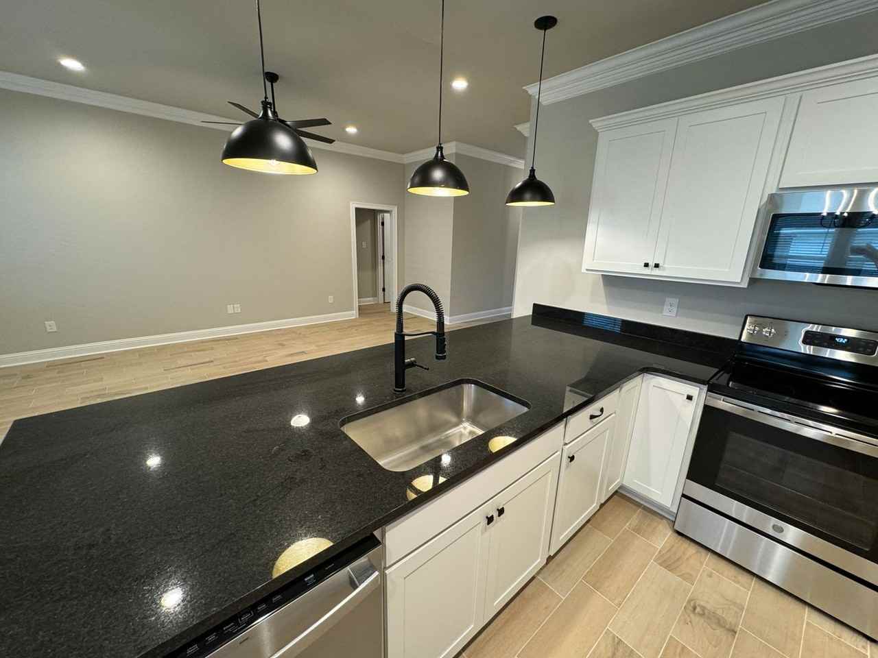 607 Cabernet Ct - Photo 4 of 20