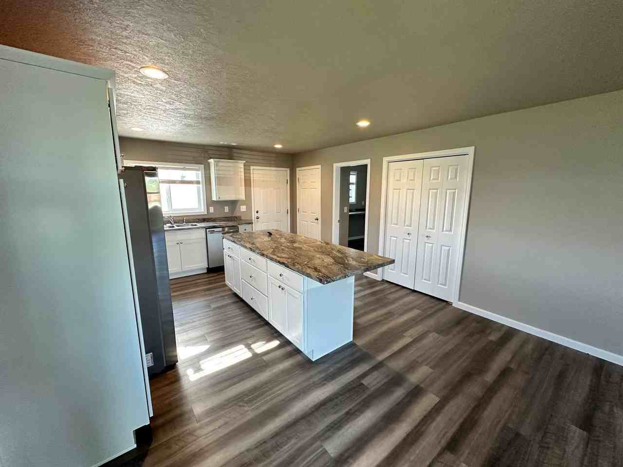 2813 Jeffrey Dr Nw - Photo 2 of 17