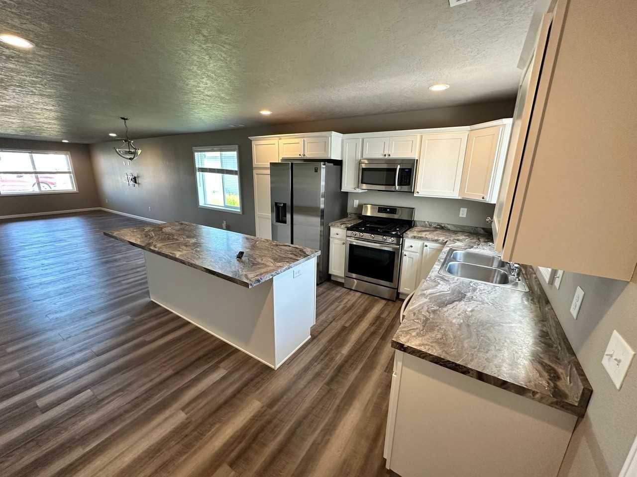 2813 Jeffrey Dr Nw - Photo 3 of 17