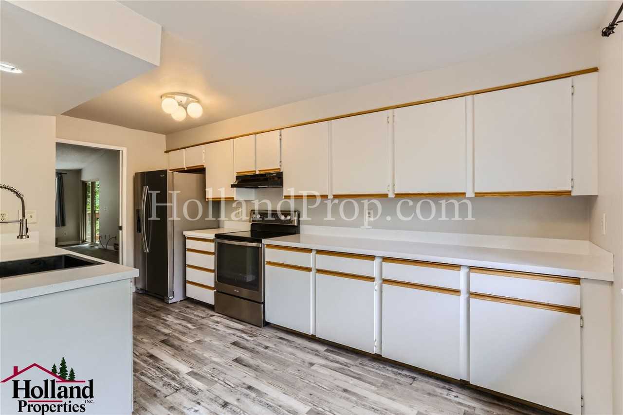 14822 Sw 109th Ave - Photo 3 of 11