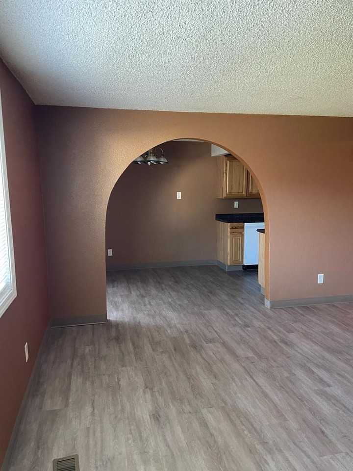 360 E Dogwood Ave - Photo 2 of 4