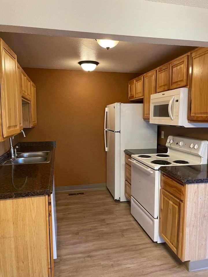 310 E Dogwood Ave - Photo 3 of 4