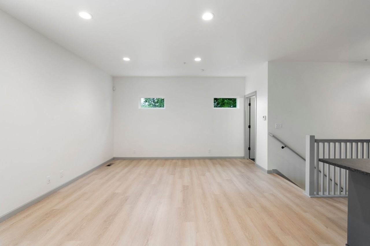 Quaker Condos - Photo 2 of 21