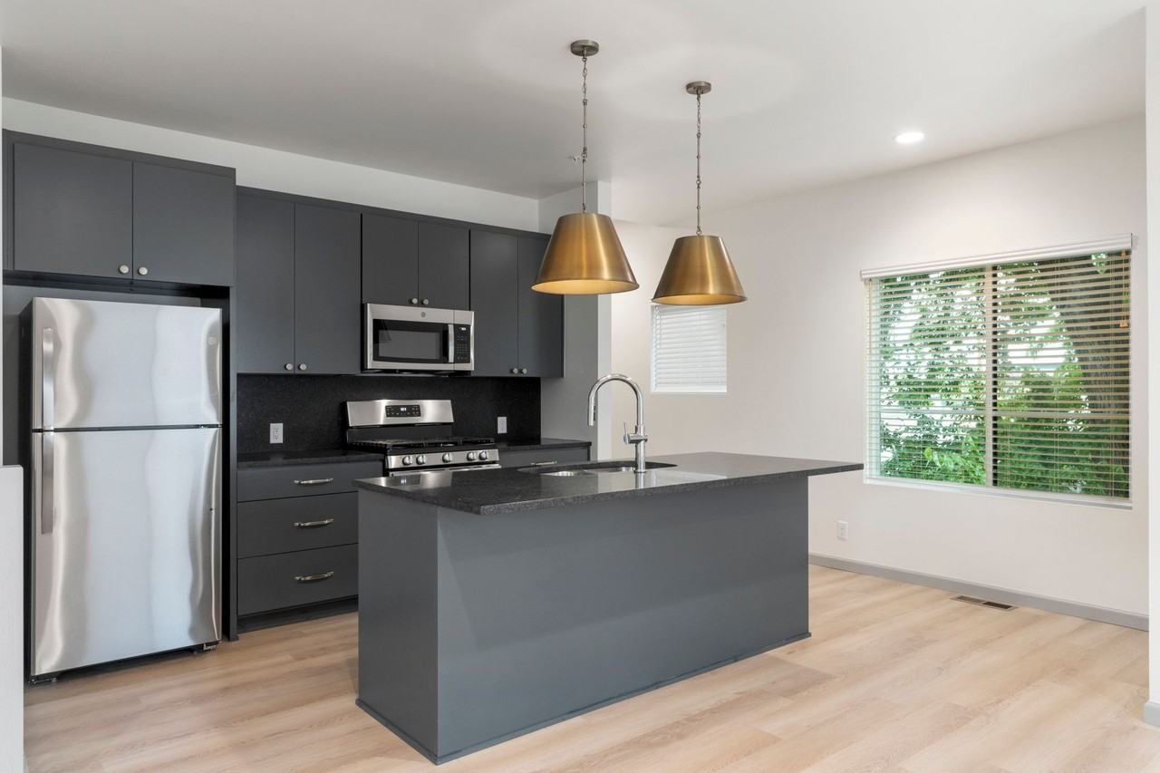 Quaker Condos - Photo 4 of 21