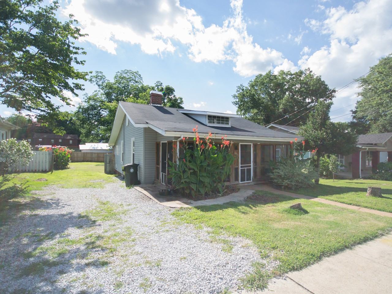 410 S Houston St - Photo 2 of 20