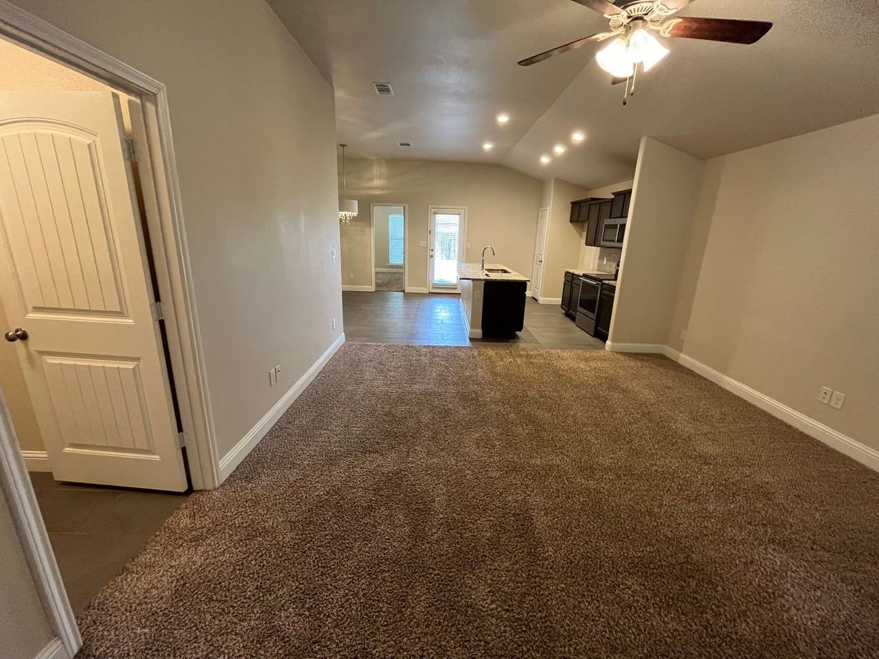 7436 105th St - Photo 3 of 26