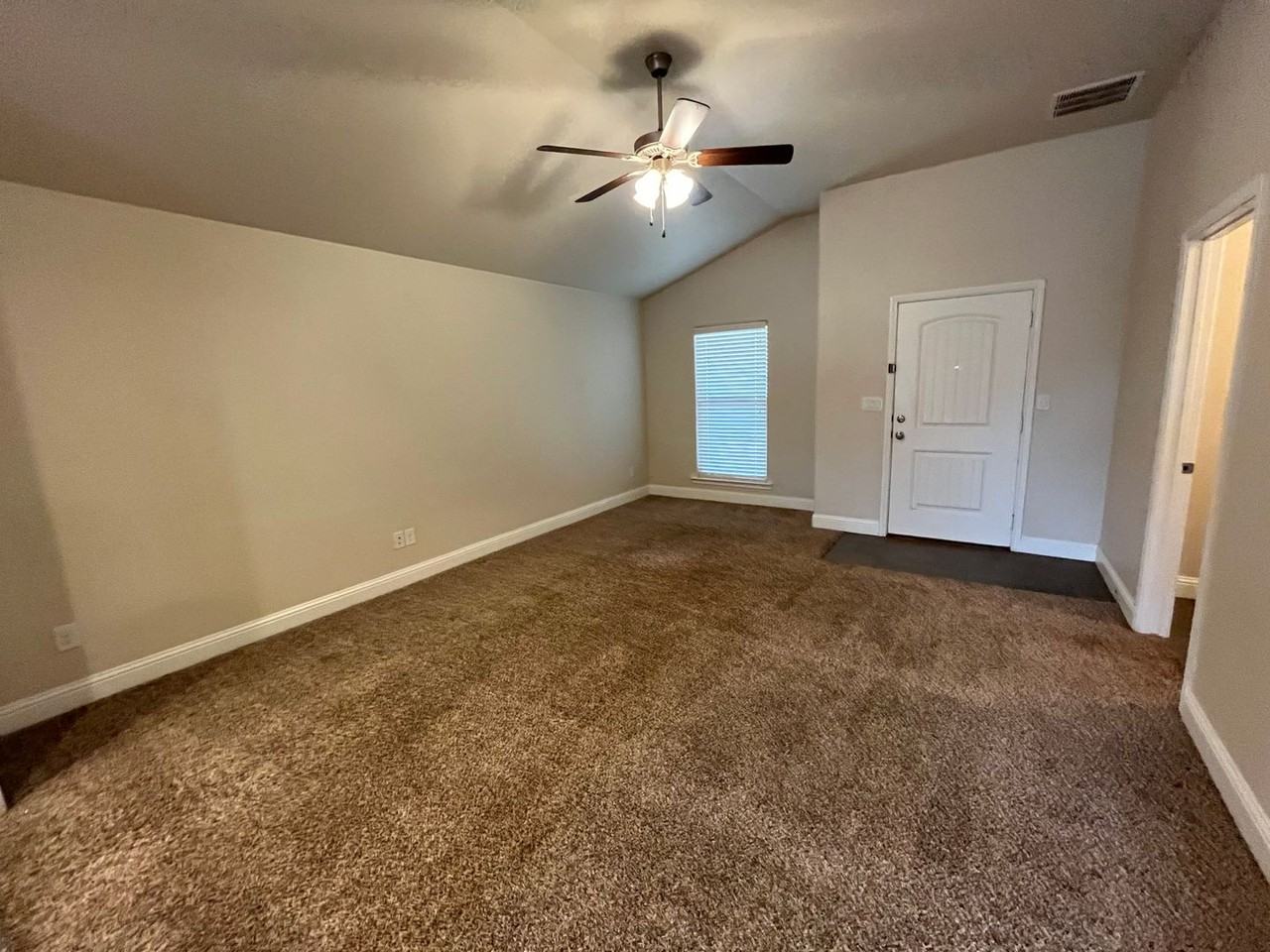 7436 105th St - Photo 4 of 26