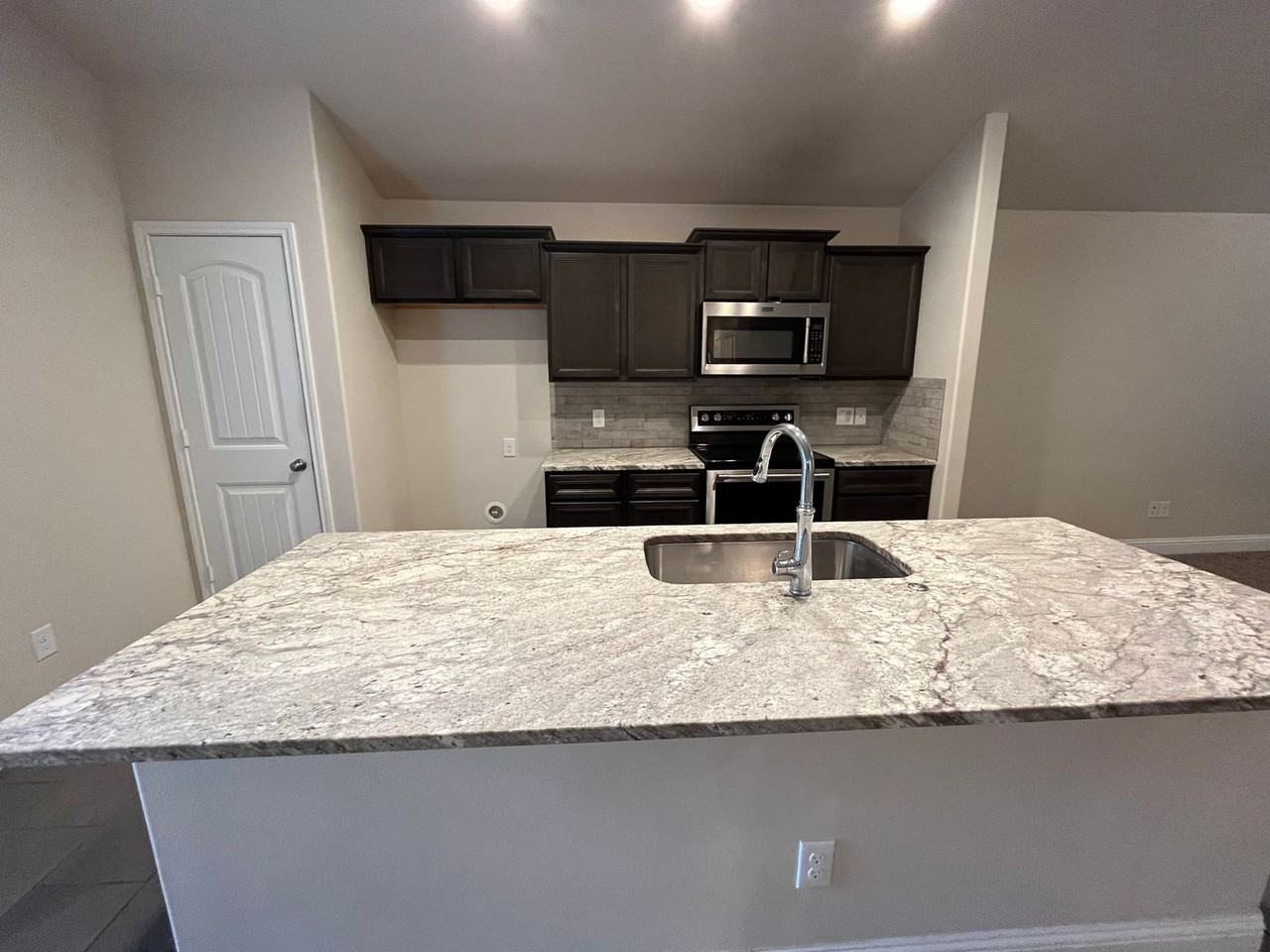 7436 105th St - Photo 5 of 26