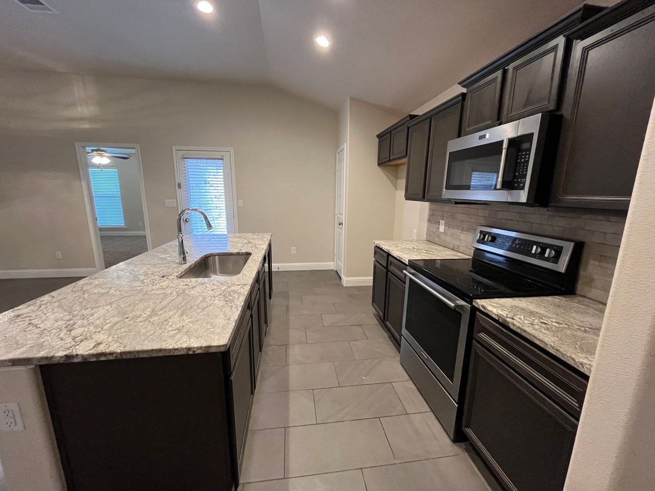 7436 105th St - Photo 6 of 26