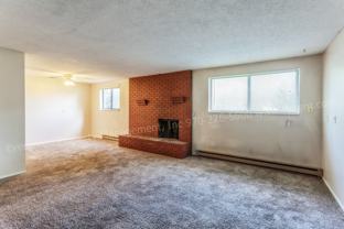 915/917 Camelot Ct - Photo 1 of 1
