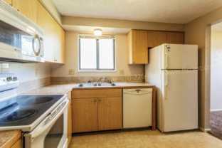 915/917 Camelot Ct - Photo 1 of 1