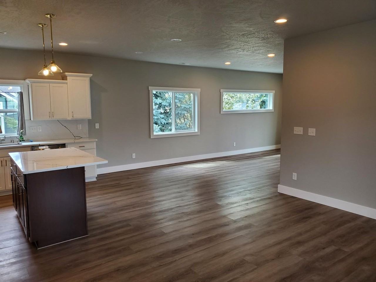 602 Canterbury Ln - Photo 3 of 22