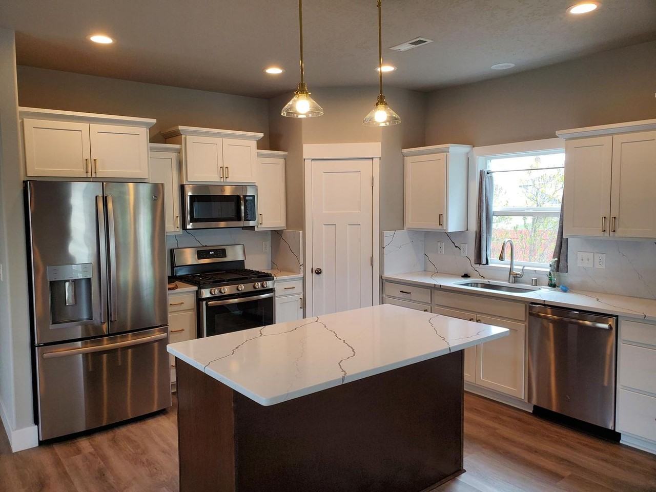 602 Canterbury Ln - Photo 2 of 22