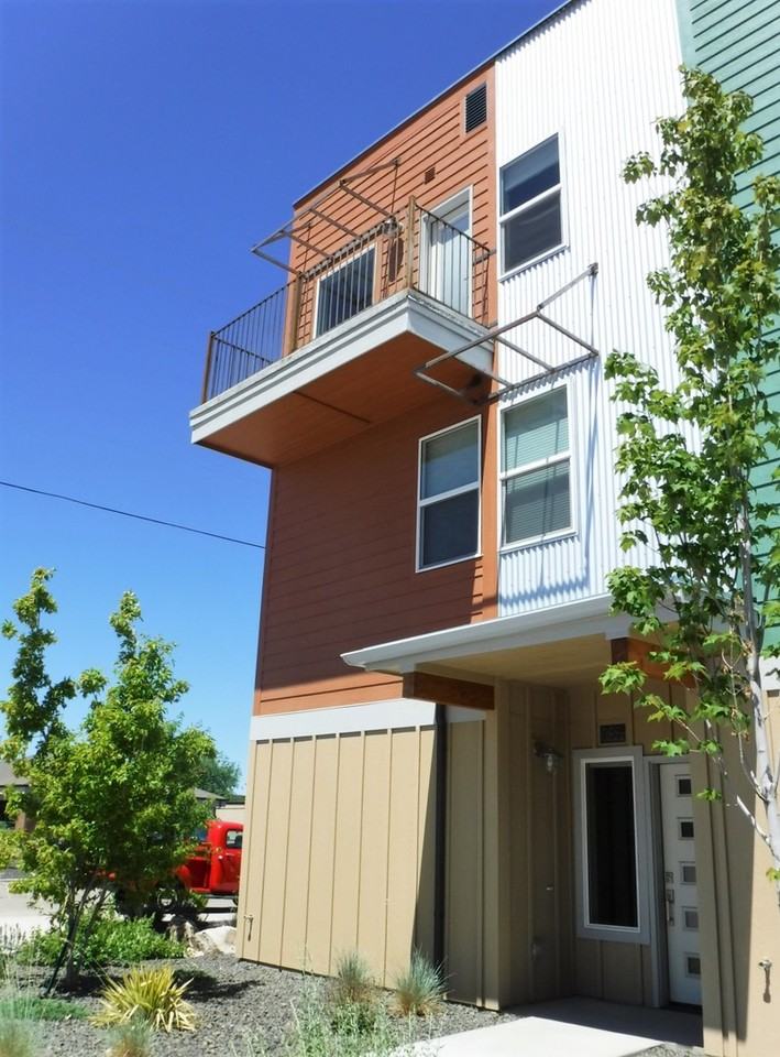 385 E 41st St - Photo 2 of 27