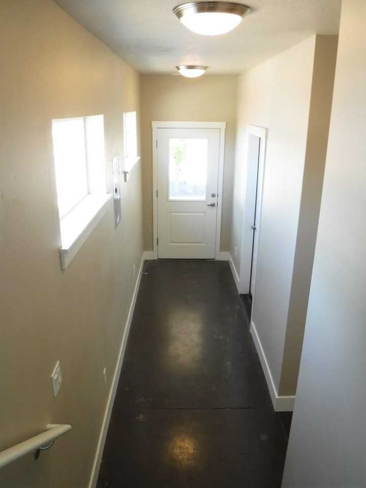 385 E 41st St - Photo 5 of 27