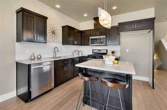 385 E 41st St - Photo 7 of 27