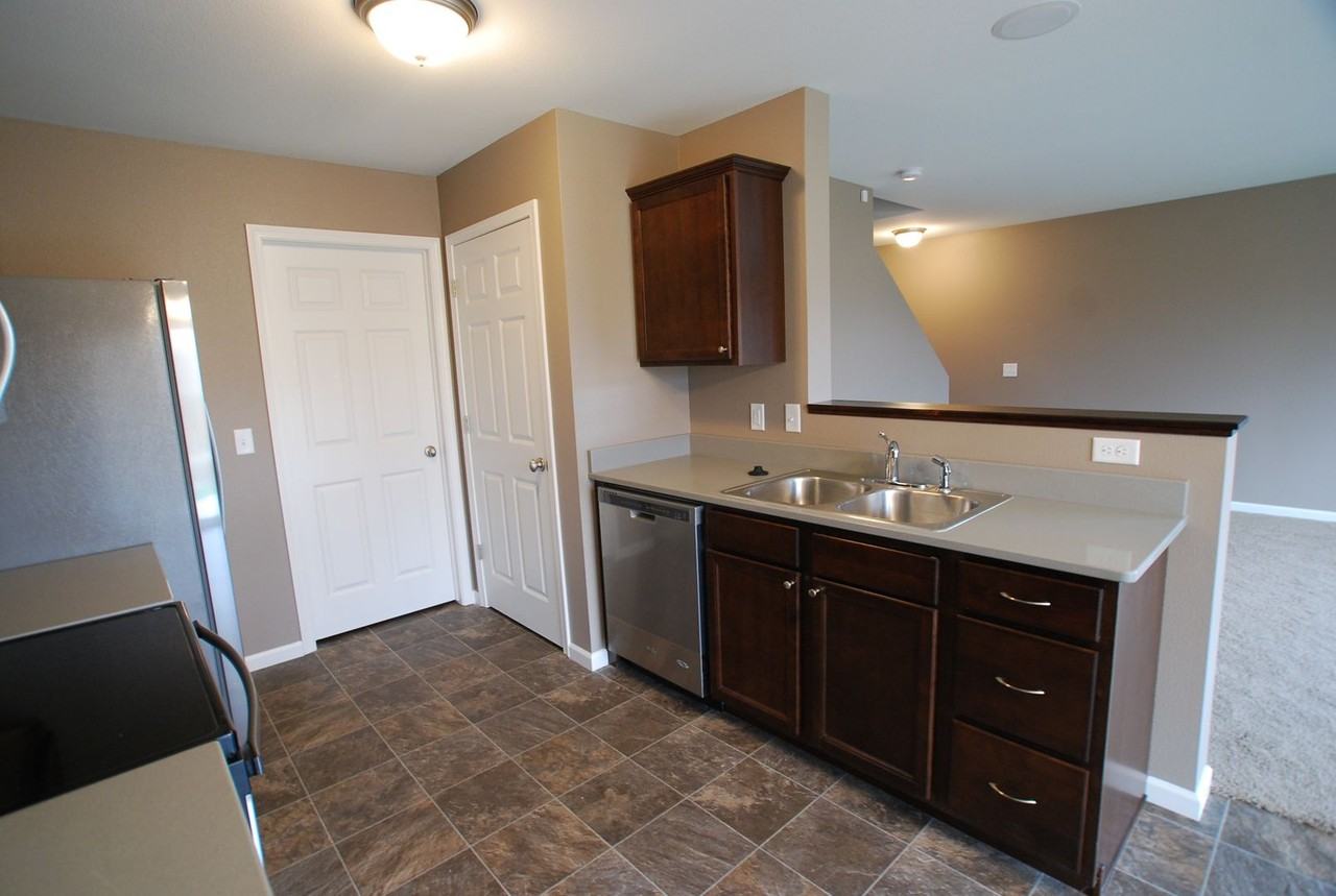 2818 Douglas Ln Se - Photo 2 of 11